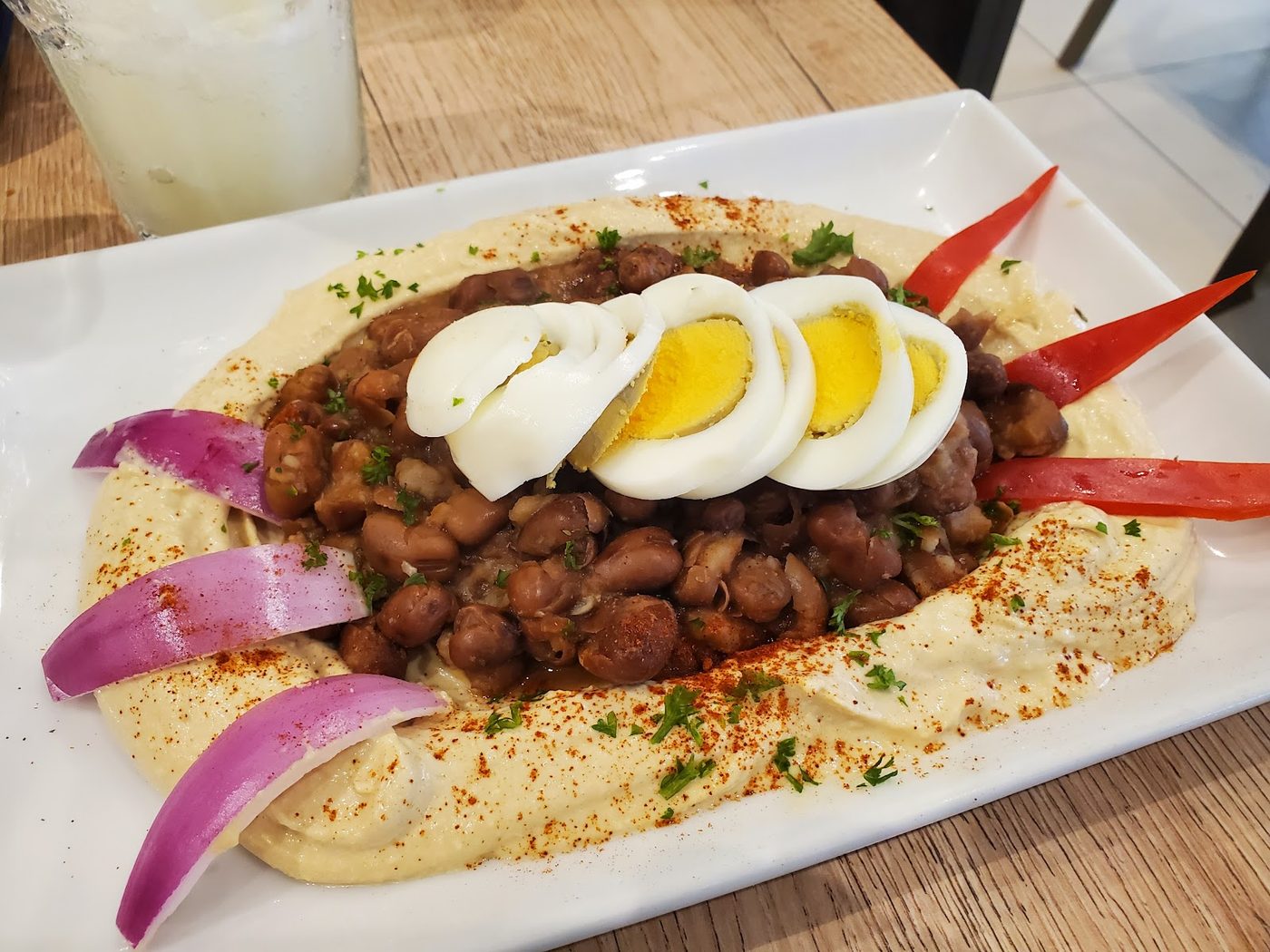 Plato mediterráneo del almuerzo